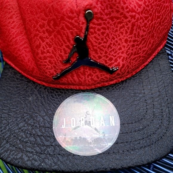 JORDAN BASEBALL CAP TODDLER | Black & Red - Jumpman Snap Back - Adjustable Hat - Picture 2 of 7